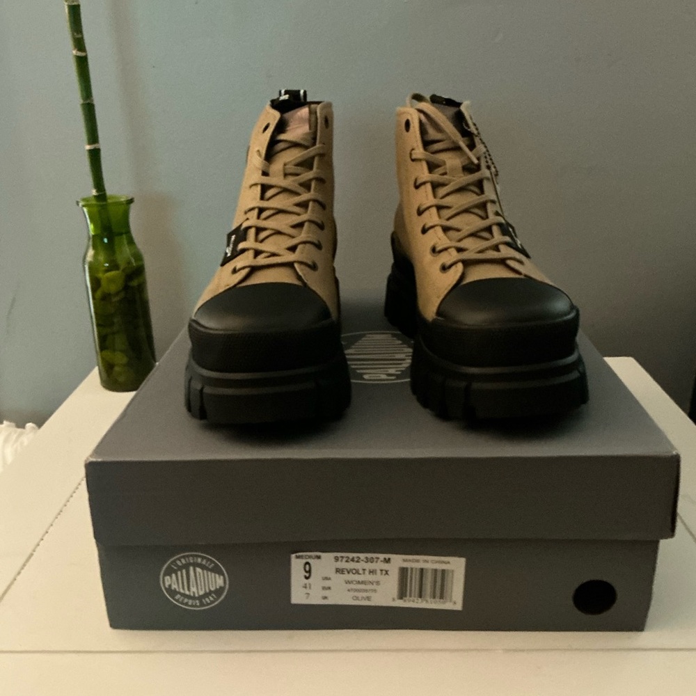 Palladium Women’s Revolt Hi Tx (Olive)